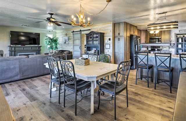 Hot Tub & Deck: Pet-Friendly Home in Payson