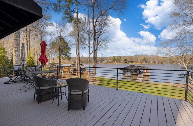 Hot Tub, Dock, Large Deck, Firepit, Tiki bar