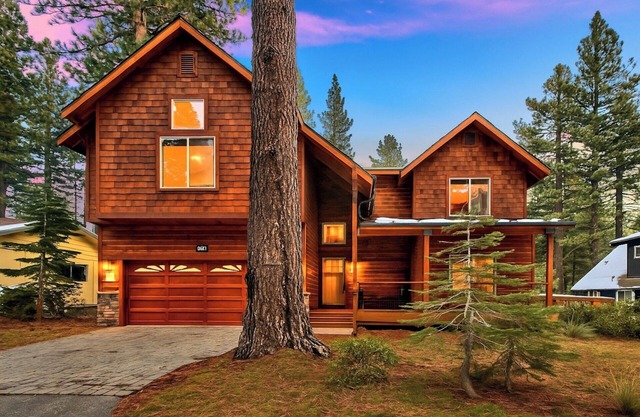 Air Conditioning, Hot Tub, EV Charger, Bunk Beds, High-end Mountain Home