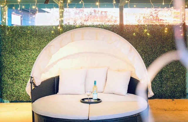 Hot Tub | Fire Pit | Relaxing Day Bed |Dogs Ok