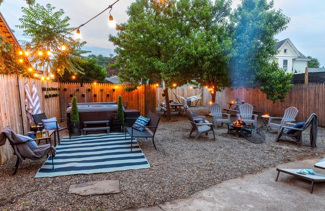 Hot Tub - Fire Pit - BBQ - Hammock - Colonial
