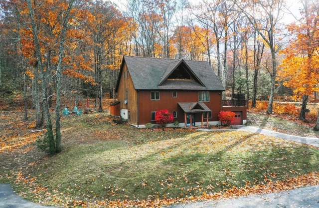 Hot Tub-Fire Pit-Deck-BBQ-Spacious-Hiking