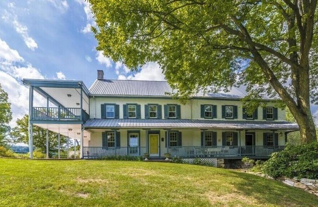FirePit/Grill/Balcony/LargePorch/Summertime Pool On Greener Pastures Family Farm