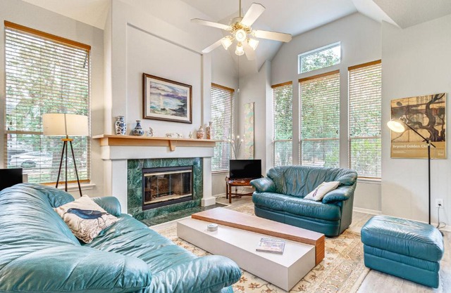 Hot Tub, Fire Pit Retreat in The Woodlands!