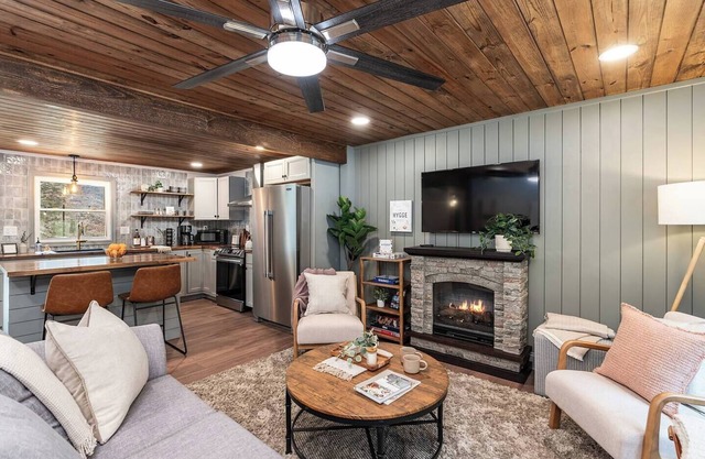 Hot Tub | Fire Pit | River | State Park | King Bed