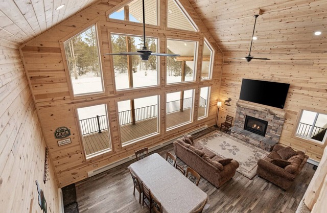 40 Miles 2YSNP+Hot Tub & Fire Pit+Sleeps 22!