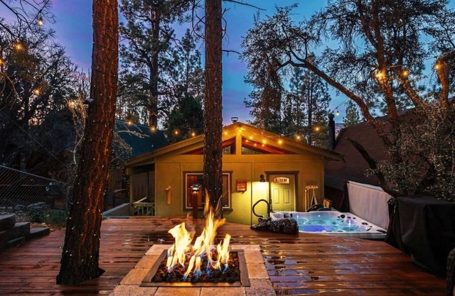Hot Tub Fire Pit 3 Decks Amazing Views Underneath The Stars Big Bear
