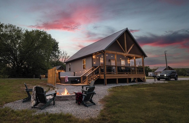 Hot Tub & Firepit~20 Min Lake Cumberland~Family Friendly~River Boat Ramp