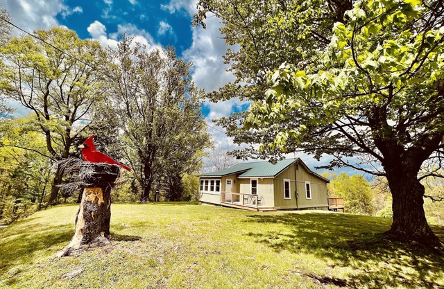 Hot Tub. Firepit. Game Room. Pet Friendly. 11 Acre Retreat.