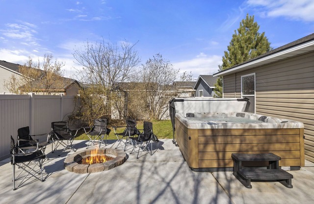 Hot Tub*Game Room*Fire Pit*600mbps*Large Patio