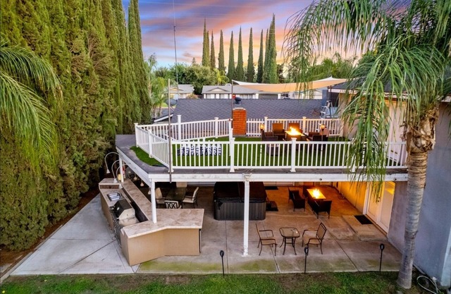 Hot tub, Game Room, Outdoor Kitchen & much more!