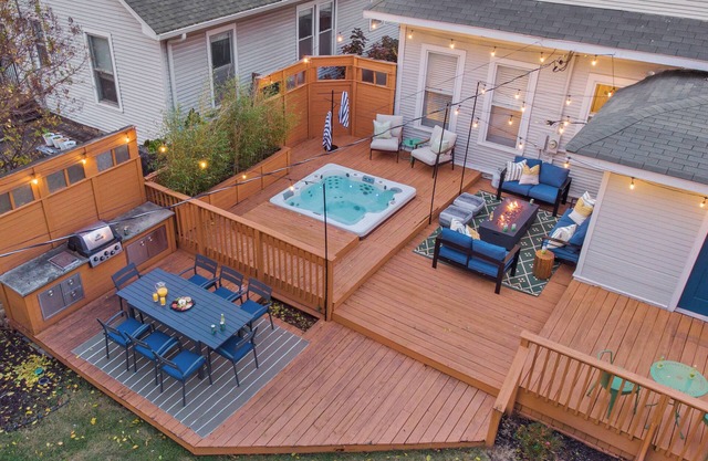 Hot Tub & Game Room~ Private Cooper-Young Bungalow