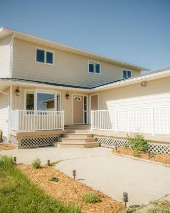 Hot-tub, Games Room, Walk-in Sauna, 7 BM, 15 mins to Waterton