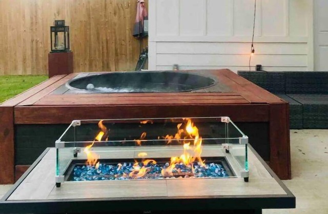 Hot Tub Getaway At The Golden Palms On Chamberlain