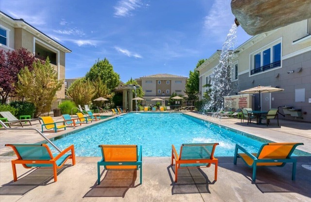 New Elegant 1BR Retreat Heated Pool, Gym & Sauna