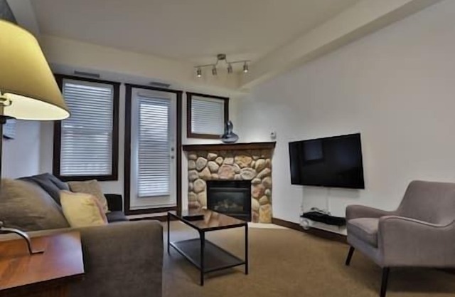 Hot Tub & Gym / Pool / Ground-Floor Condo