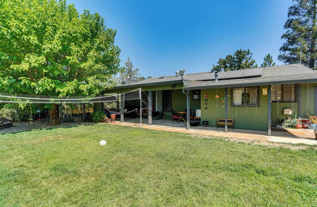 Hot Tub & Horse Boarding on 3 Acres in Redding!
