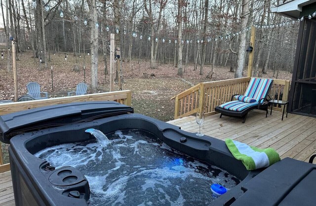 Hot Tub l Large Yard l Private - The Bird House