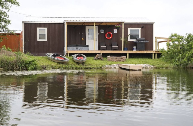 Hot Tub - Lake Front Lodge - Private