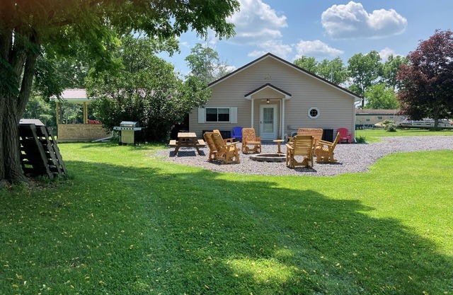 Hot Tub, Lake View Cottage, Dog Friendly, Lake Access