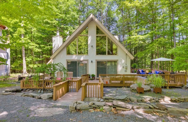 Lakes, Pools, Beaches, Golf, Game Room & Endless Foliage, Dog friendly