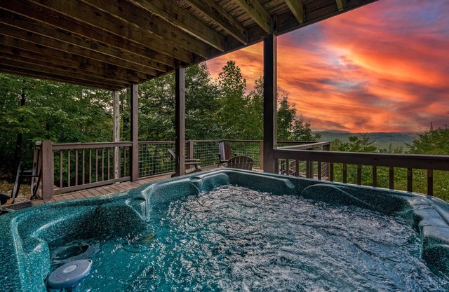 Emerald View Retreat - Amazing Smoky Mountain Ansichten von Whirlpool und Decks