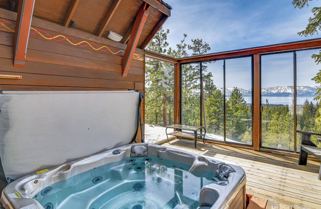 Hot Tub & Mtn Views: Grand Mountain Chalet