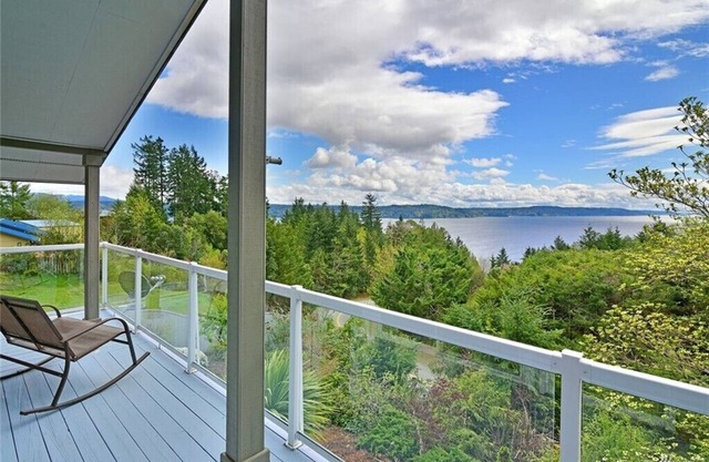 Hot tub on Deck with incredible view of Salish Sea
