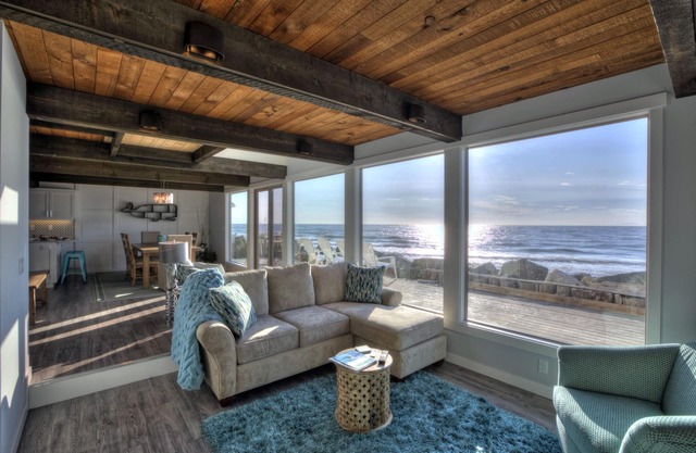 Oceanfront Beach House mit eigenem Whirlpool im Luna Shores