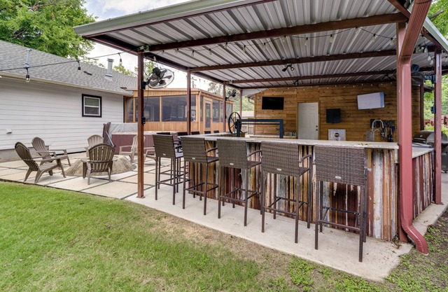 Hot Tub + Outdoor Kitchen: Stylish Home in Bryan