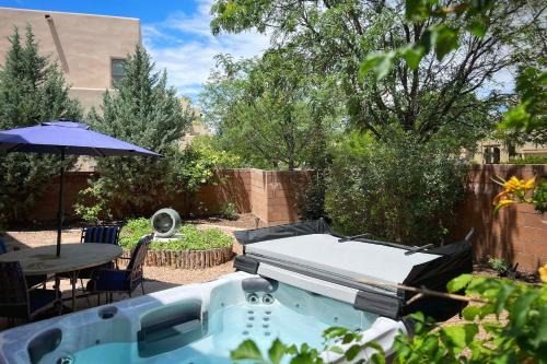 Hot Tub, Patio and Grill Sante Fe Getaway