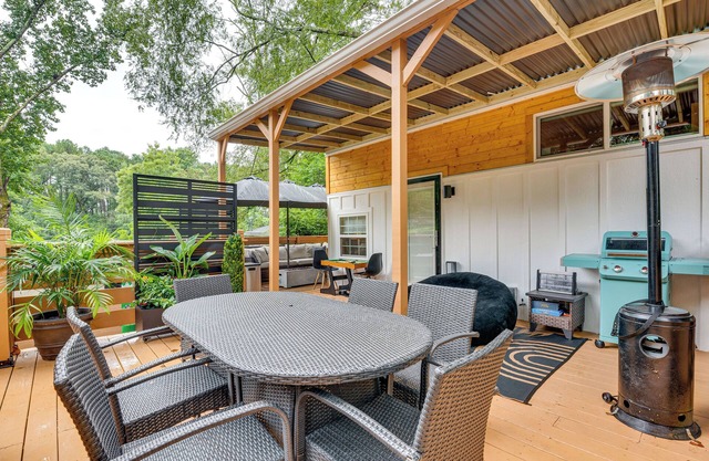 Hot Tub & Patio: Private Couple's Escape in ATL