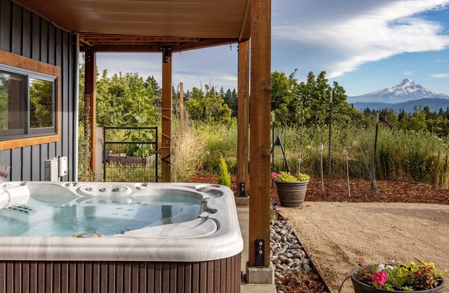 Hot Tub, Perched Above & Overlooking Columbia & White Salmon Rivers