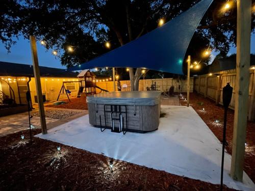 Hot tub Playground Ping-pong Near beaches!