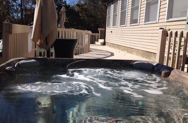 Whirlpool, Spielzimmer, Pool, zentrale Klimaanlage, Kabel, kostenloses WLAN, Tennis im See