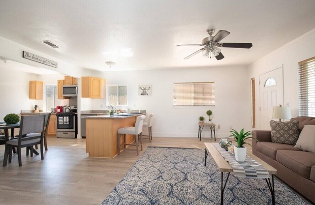 Hot Tub * Relaxing Retreat * Mins to DT Sacramento