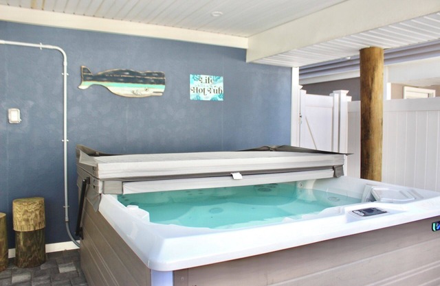 Hot Tub! Rooftop Deck! Game Room!