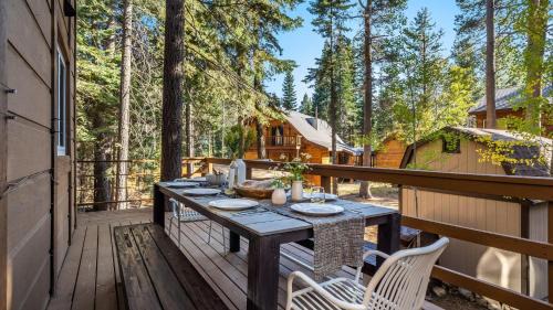 Hot Tub Sauna Game Room Modern 5BDR Family Cabin Homewood by AvantStay