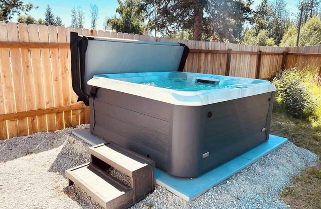 Hot tub - Tesla Charger - Fire Pit - Apartment
