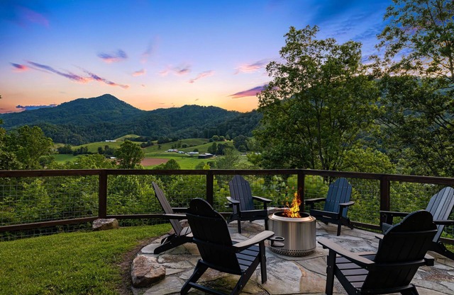 Verdant Valley by CM | Pet-Friendly🐕, Hot Tub, Mtn Views+Biltmore Pass