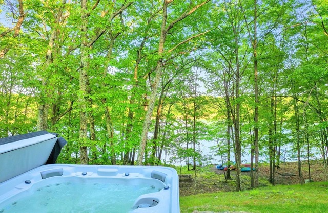 Lakefront, Hot Tub, Gameroom, Pool, Pickleball Fully Loaded, Dock