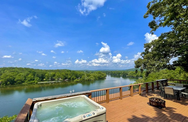 Hot Tub + Views: Waterfront Escape in Hot Springs