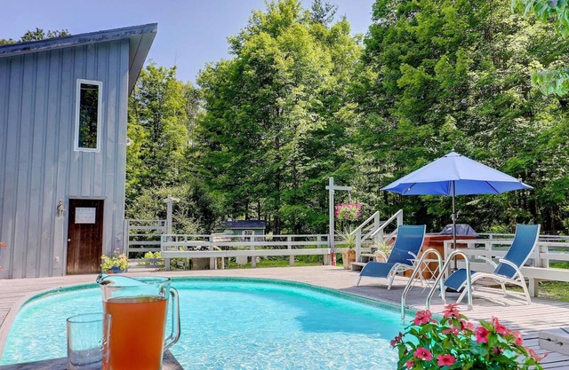 SECLUDED POOL, SPA & STREAM auf 7 Hektar, nur 5 Minuten von der Stadt entfernt