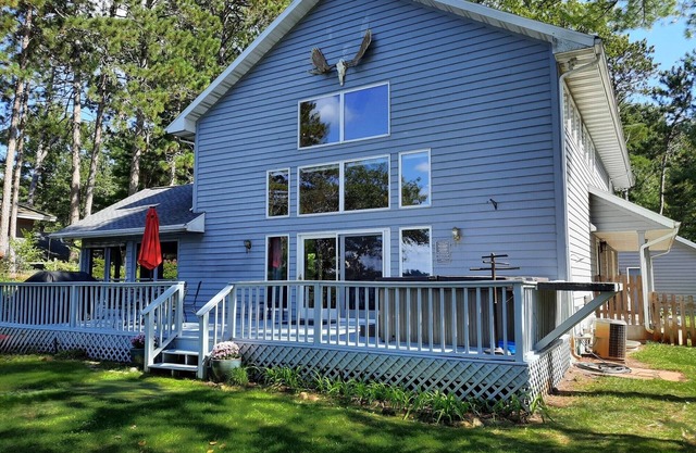 Hot tub with Spacious 5-bedroom house in Wautoma on Silver Lake