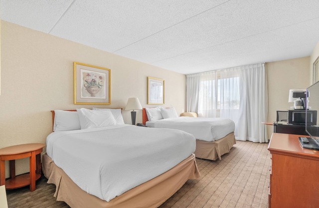 Hotel 2 Queen Suite near Parking, AC, Gym, Pool