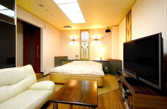 Hotel Com - Adults Only