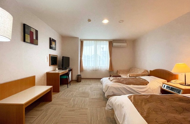 Hotel Ginsui Twin room in front of Shirarahama / Nishimuro-gun Wakayama