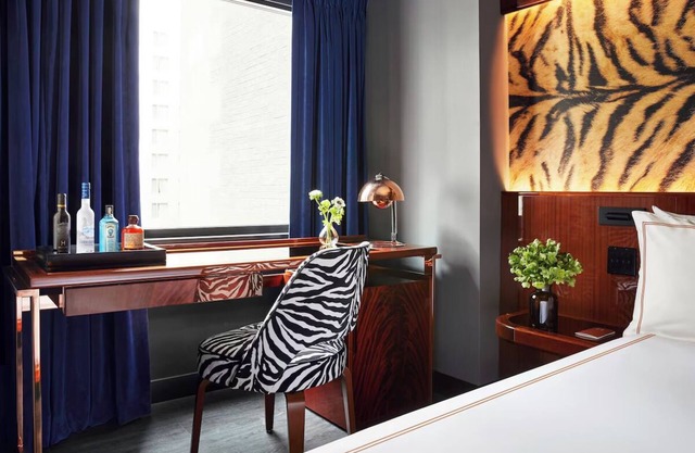 Hotel Hendricks | Deluxe Queen Room | Near Central Park and Fashion District