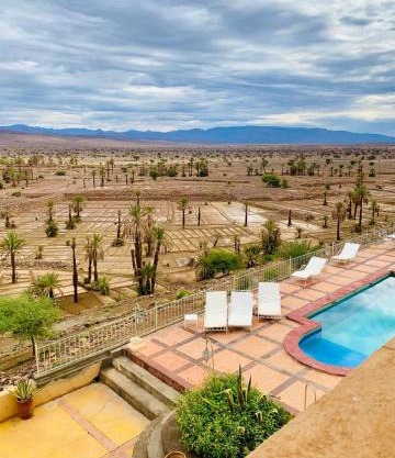 Hotel Kasbah Ennakhile - Authentic Stay in Nkob