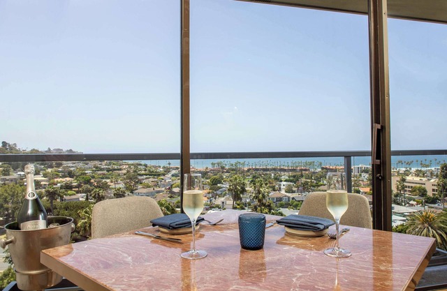 Hotel La Jolla, Curio Collection by Hilton